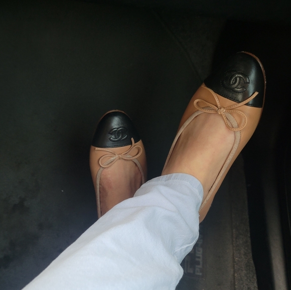 CHANEL CC Lambskin Flats - Picture 1 of 16